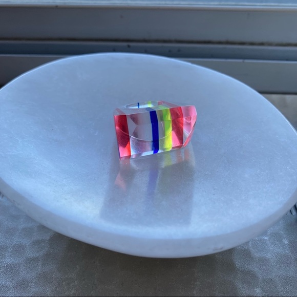 Vintage mod boho 60s 70s asymmetric candy stripe lucite jelly ring sz 7 - Picture 1 of 4